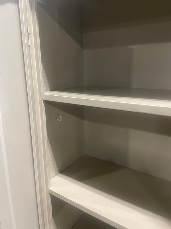 Close up showing the shelves, they are not adjustable.